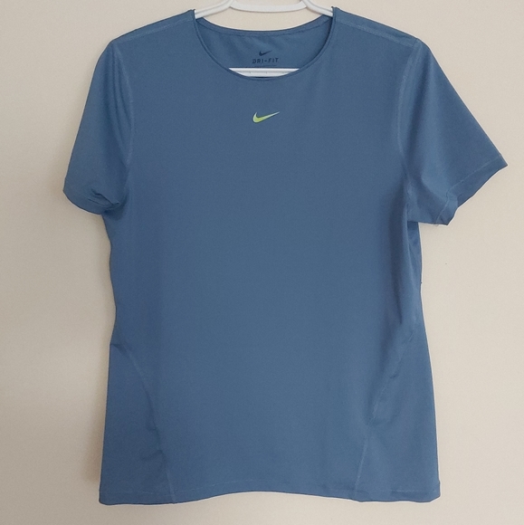 Nike Dri-Fit Tshirt - Picture 1 of 2